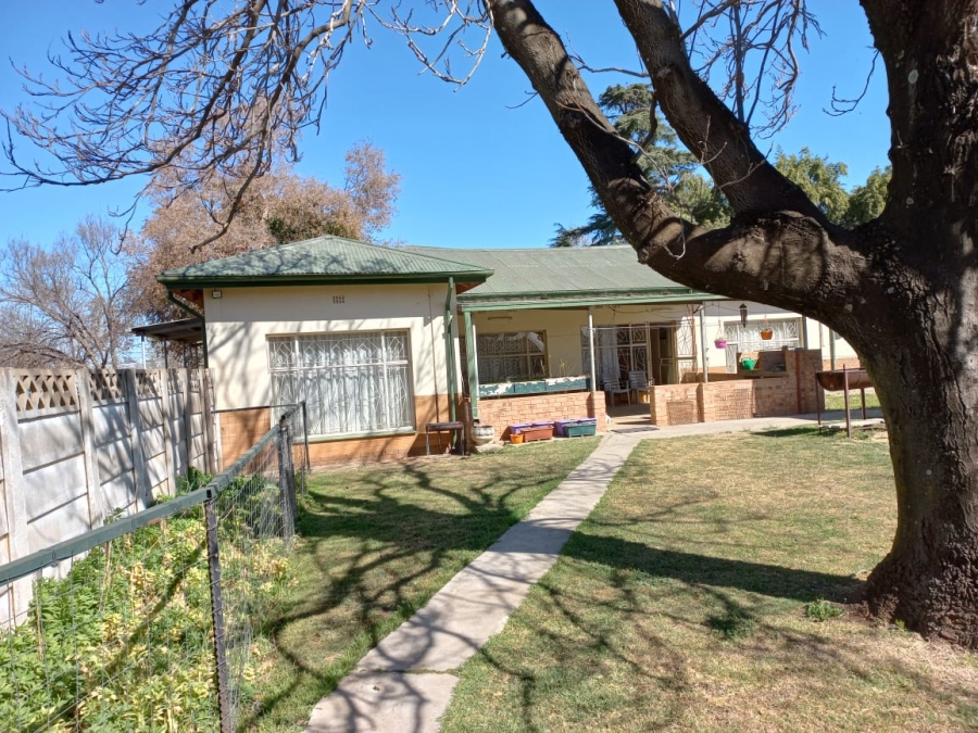 4 Bedroom Property for Sale in Hennenman Free State